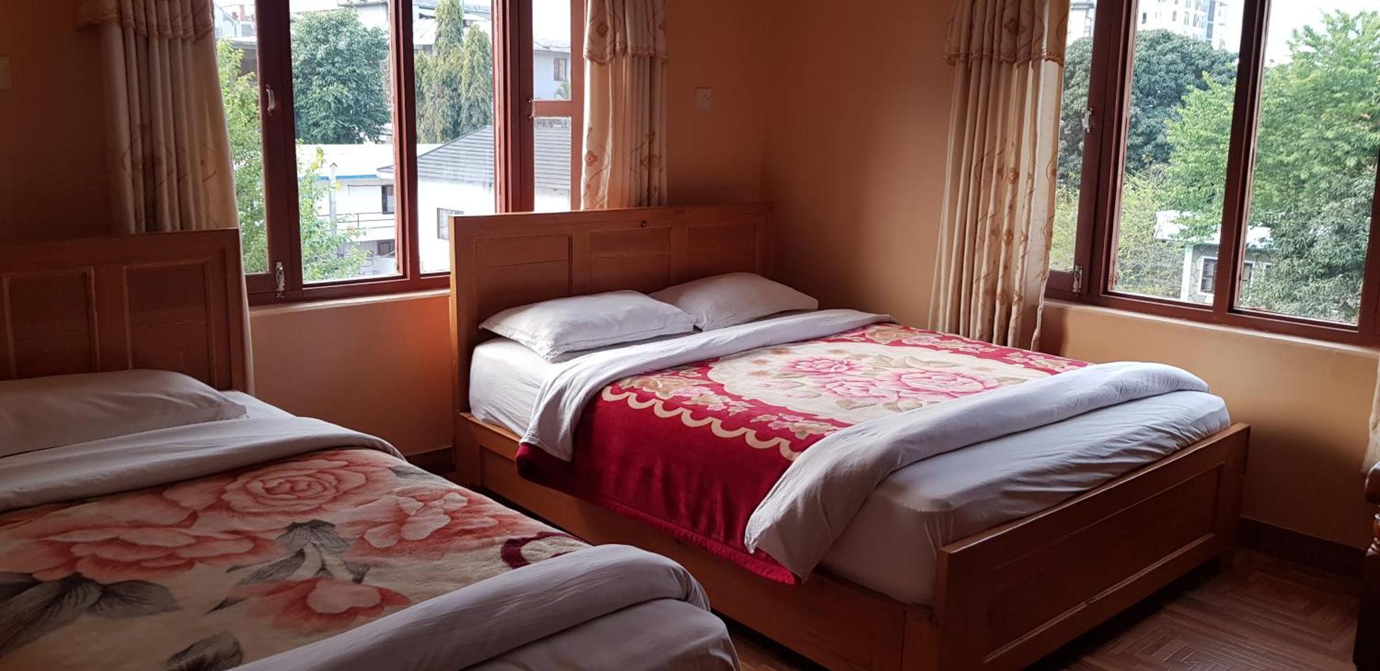 Hotel Diplomat Pokhara Habitación foto