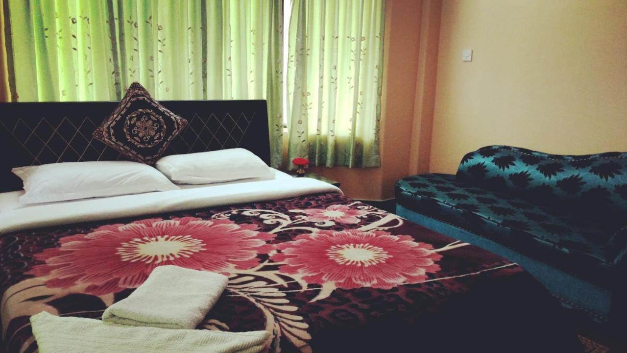 Hotel Diplomat Pokhara Exterior foto