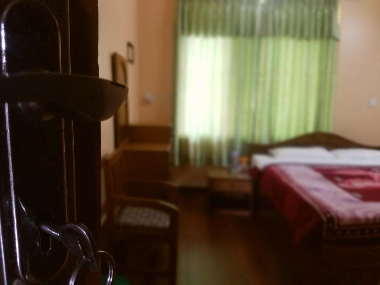 Hotel Diplomat Pokhara Exterior foto