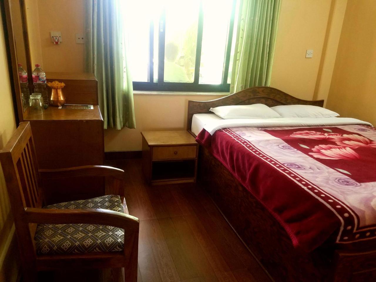 Hotel Diplomat Pokhara Habitación foto