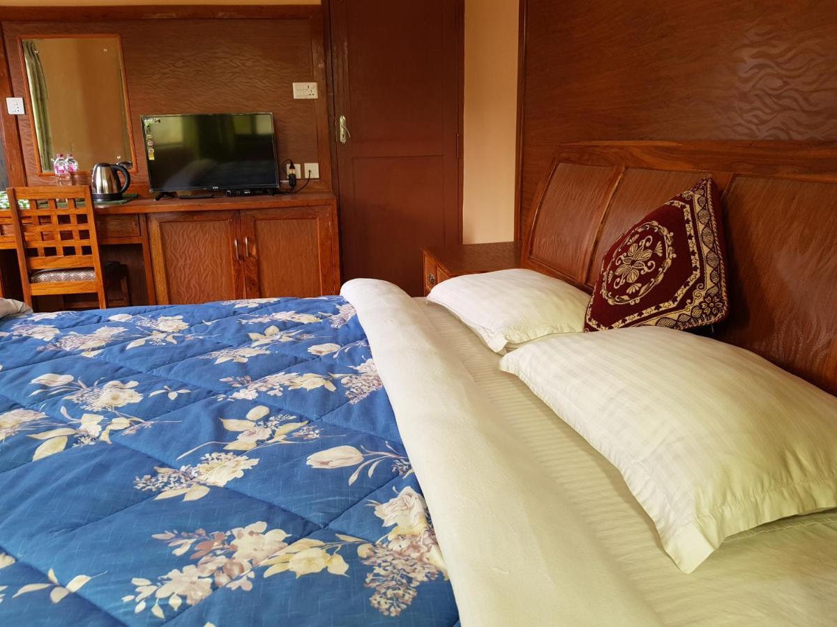 Hotel Diplomat Pokhara Exterior foto