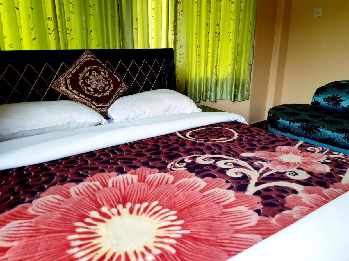 Hotel Diplomat Pokhara Exterior foto